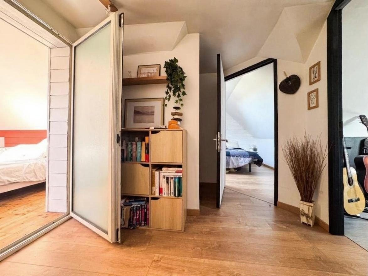 Palier desservant les chambres de l'étage